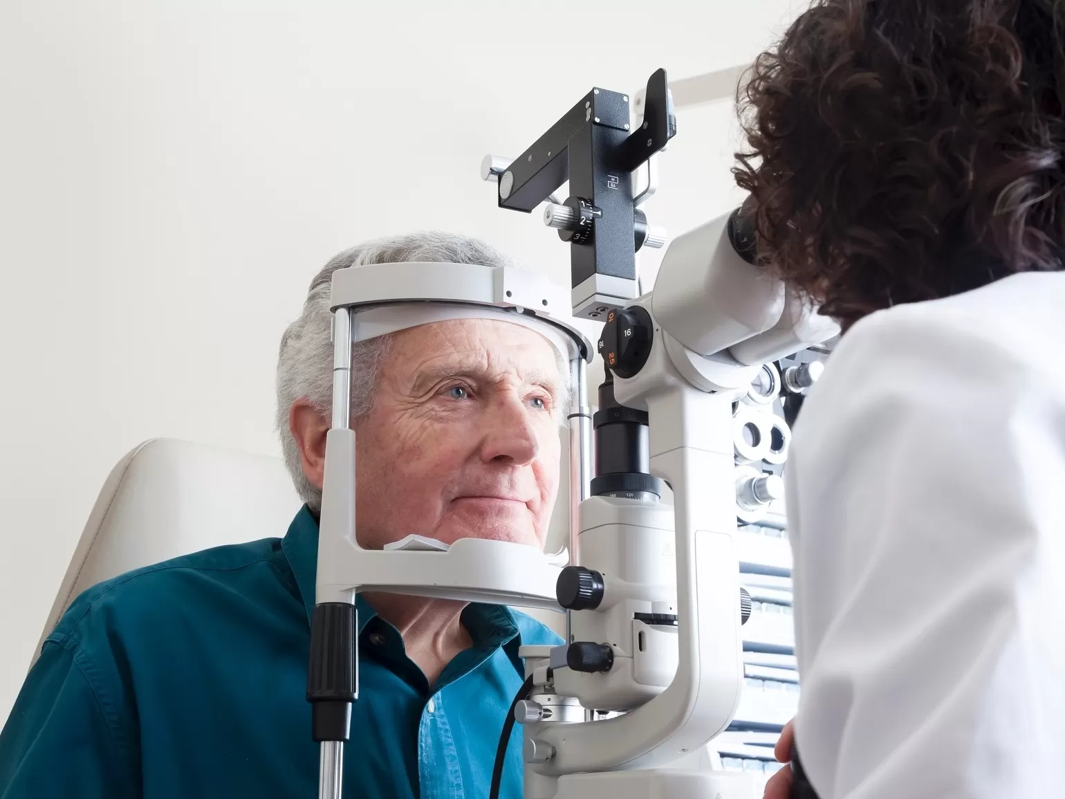 Persona adulta con buena visión